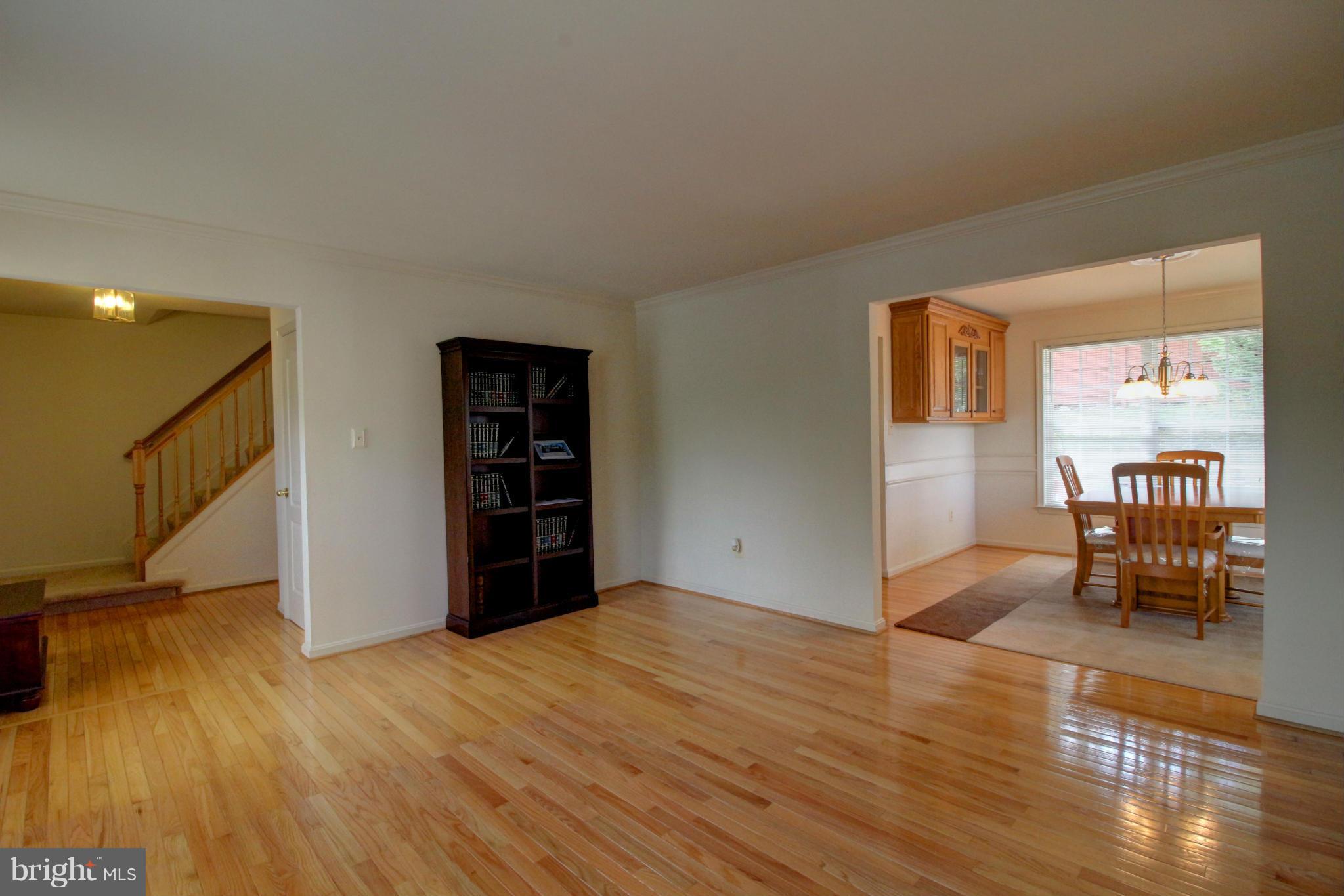 8020 Roland Court Elkridge, MD 21075 - Photo 7 of 30 Living Room