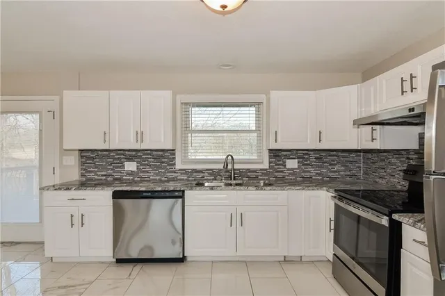 $1,825 | 6632 East 134th Street, Grandview, MO 64030