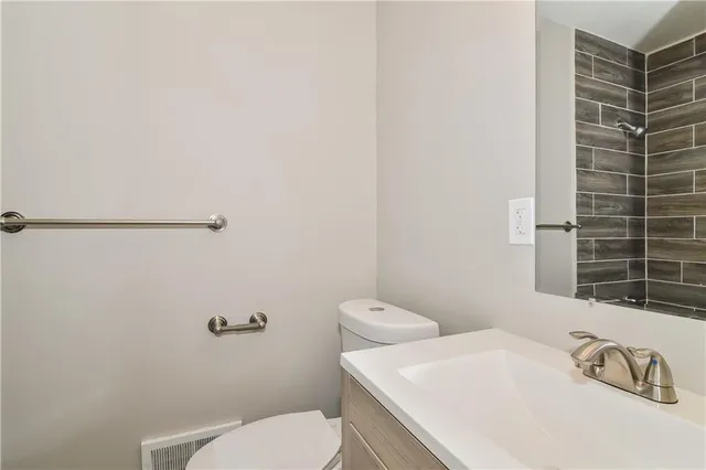 $1,825 | 6632 East 134th Street, Grandview, MO 64030