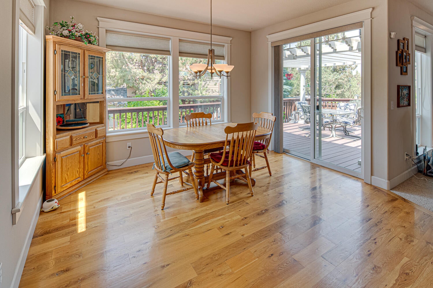 3956 Southwest Timber Avenue Redmond, OR 97756 - Photo 19 of 54 Slider to deck right of dining area.