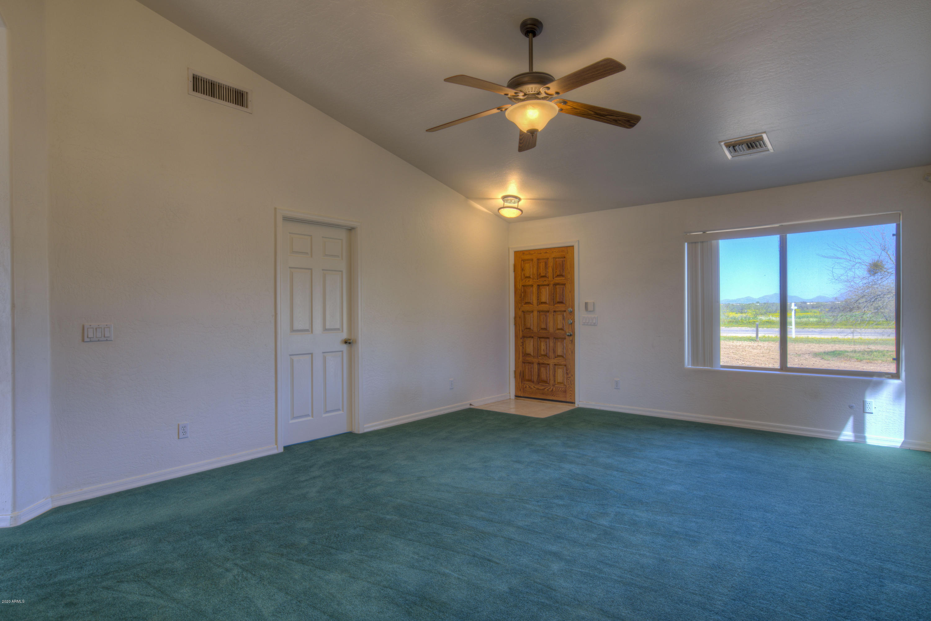 501 East Cloud Road Phoenix, AZ 85086 - Photo 11 of 29 Living/Dinning area