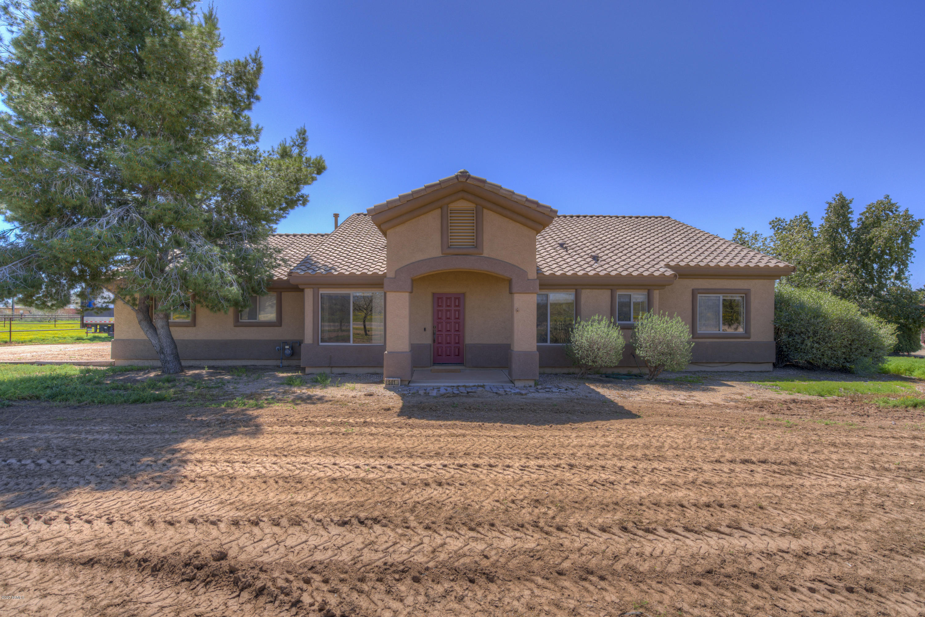 501 East Cloud Road Phoenix, AZ 85086 - Photo 2 of 29 Curb Appeal waiting for you touch!