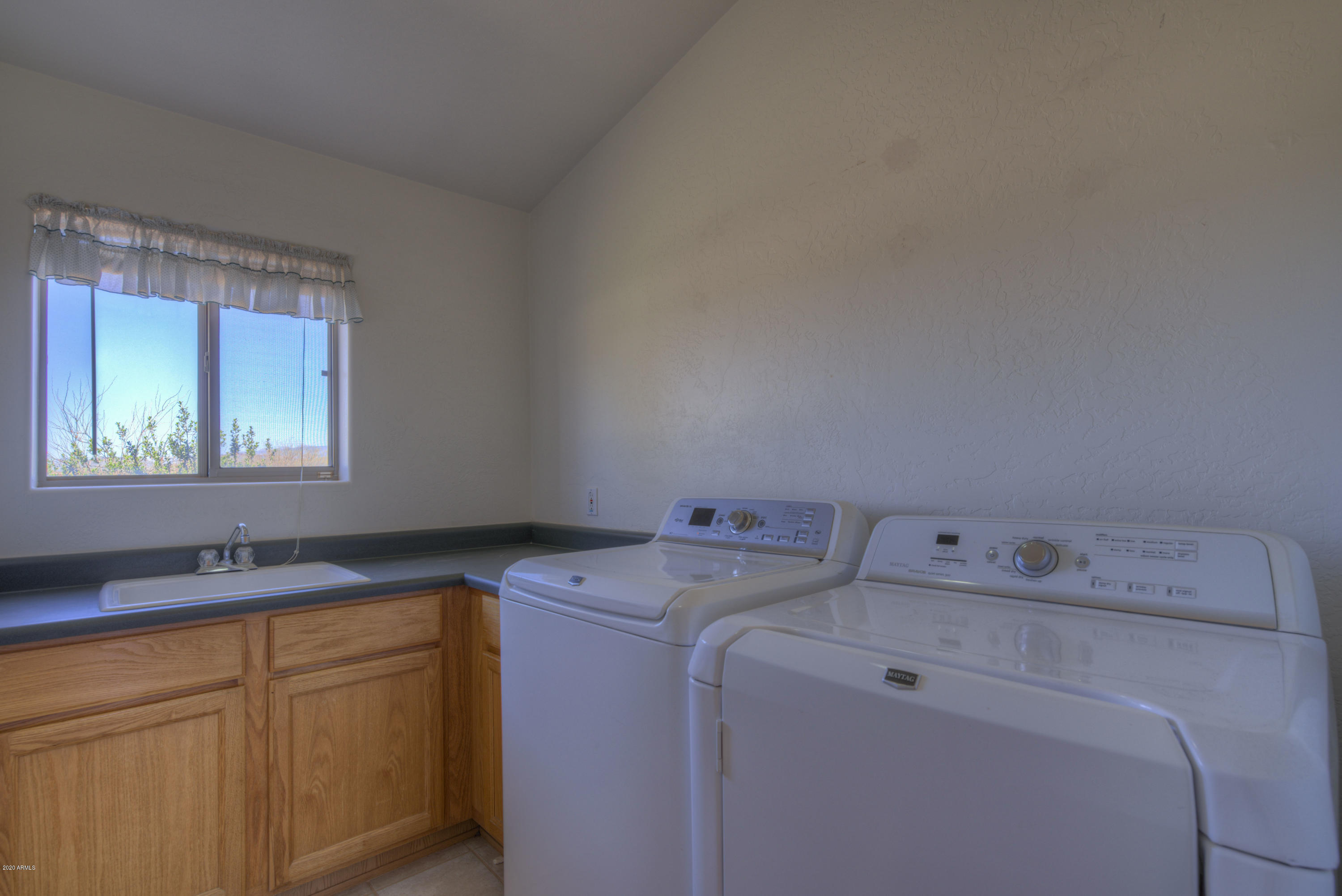 501 East Cloud Road Phoenix, AZ 85086 - Photo 21 of 29 Large laundry room