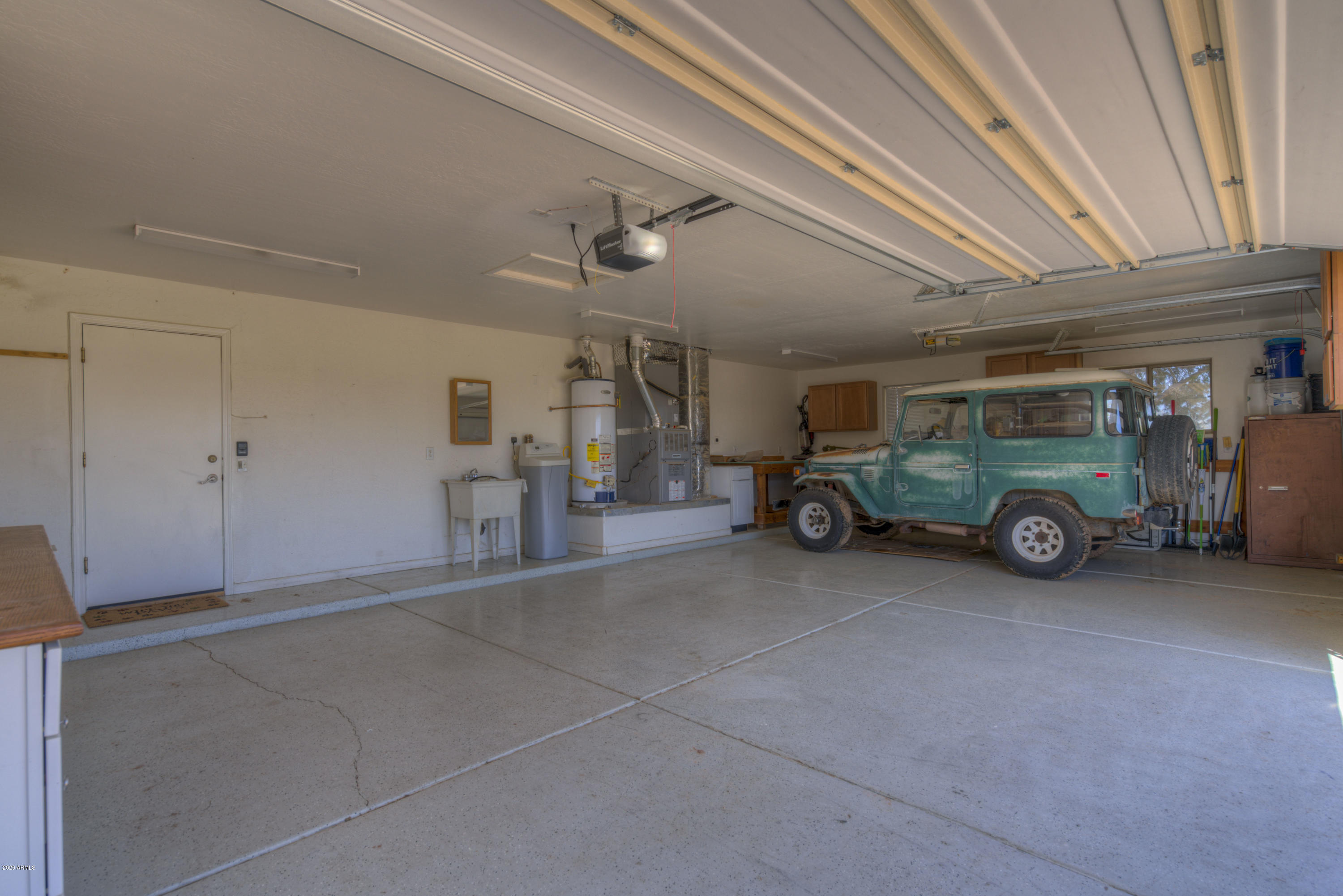 501 East Cloud Road Phoenix, AZ 85086 - Photo 27 of 29 Extra Large 3 car garage.