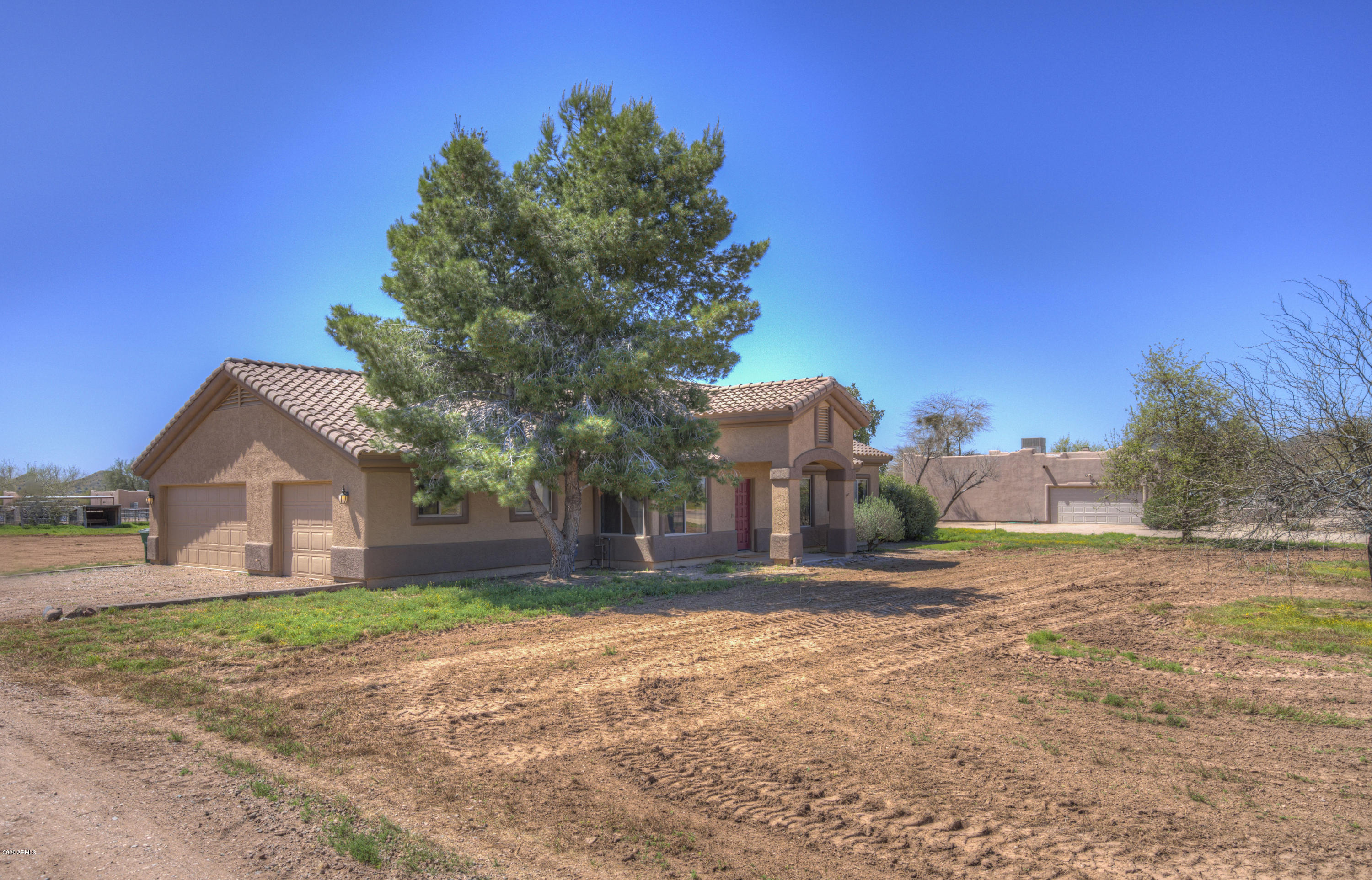 501 East Cloud Road Phoenix, AZ 85086 - Photo 28 of 29 Side driveway into 3 car G