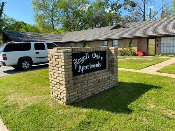 $950 | 409 Royal Street, Unit 5, Athens, TX 75751