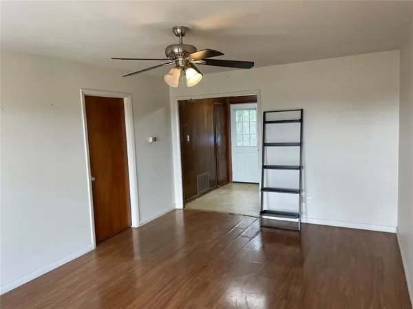 $950 | 409 Royal Street, Unit 5, Athens, TX 75751