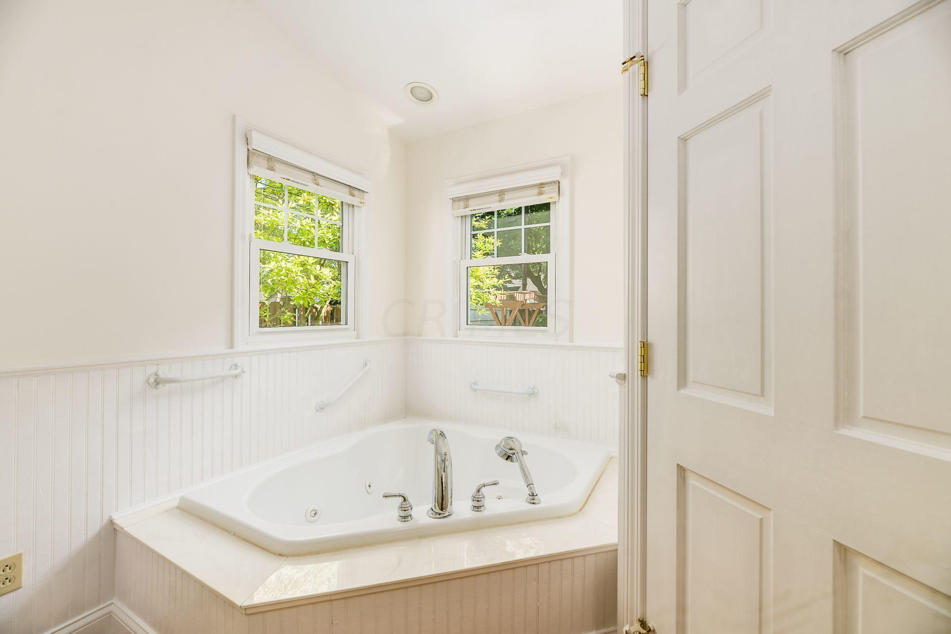 2247 Ridgeview Road Upper Arlington, OH 43221 - Photo 15 of 46