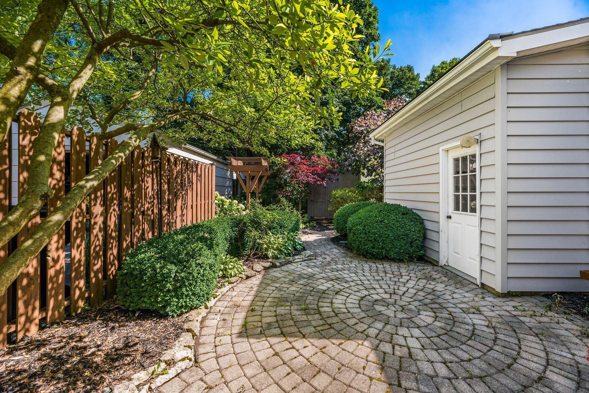 2247 Ridgeview Road Upper Arlington, OH 43221 - Photo 41 of 46