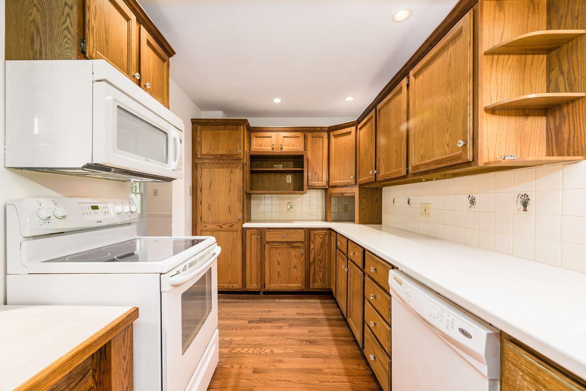 2247 Ridgeview Road Upper Arlington, OH 43221 - Photo 10 of 46