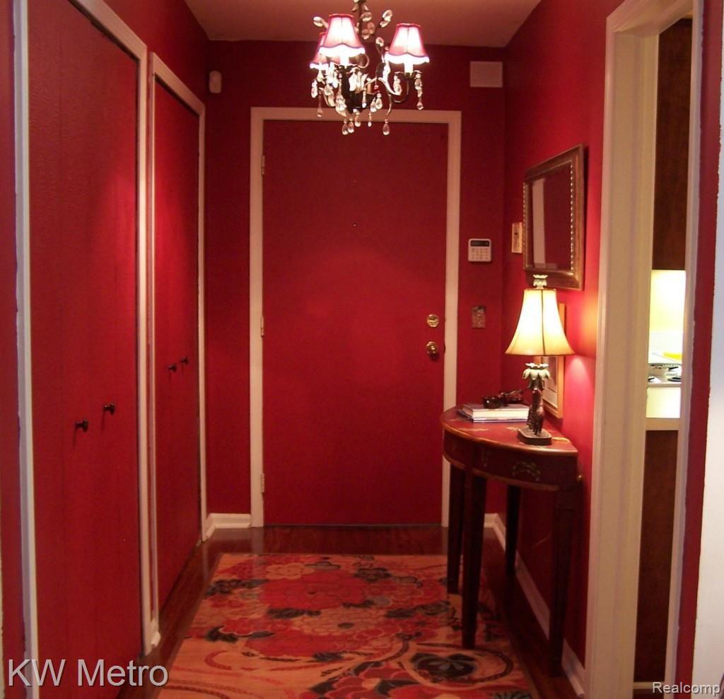 29628 Middlebelt Road, Unit 2701 Farmington, MI 48334 - Photo 5 of 15 foyer.jpg