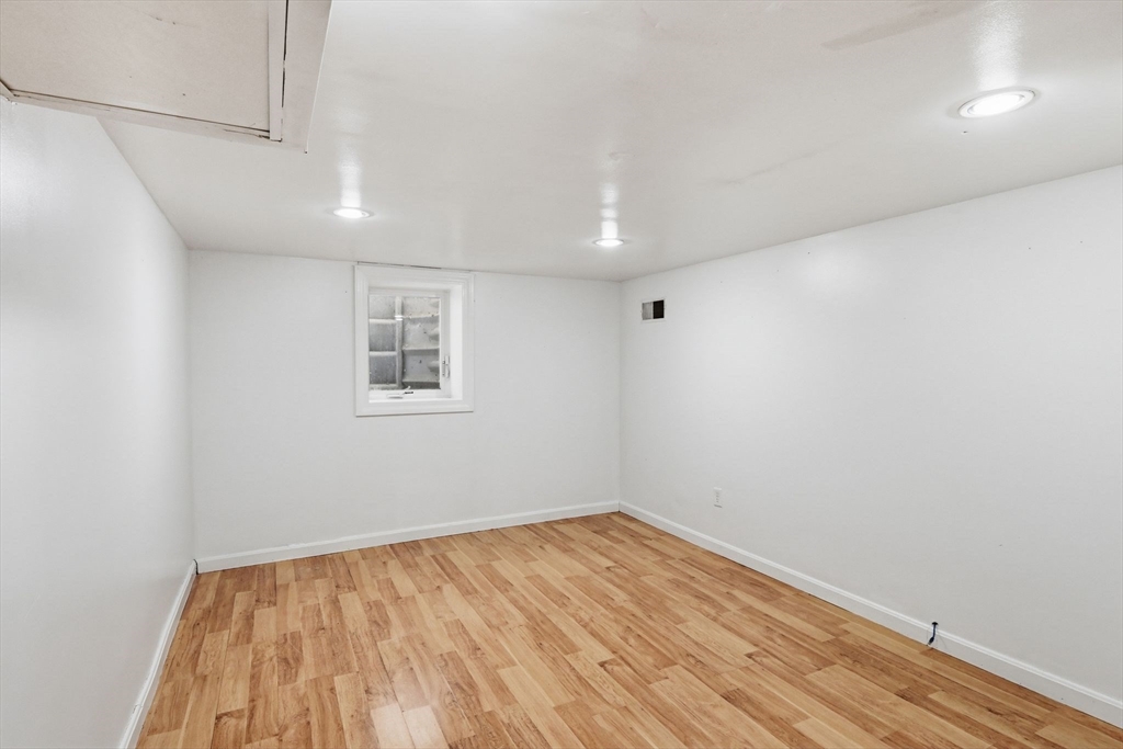 881 Roosevelt Avenue Springfield, MA 01109 - Photo 26 of 35