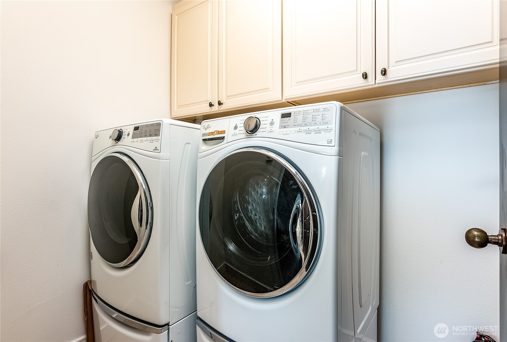 21 West Comstock Street, Unit 102 Seattle, WA 98119 - Photo 17 of 22 a utility room with dryer and washer