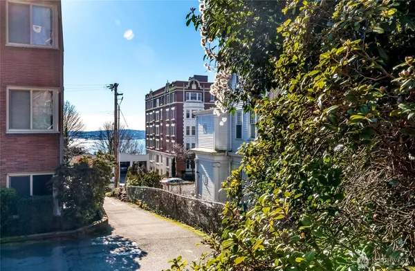 $6,000 | 21 West Comstock Street, Unit 102, Seattle, WA 98119