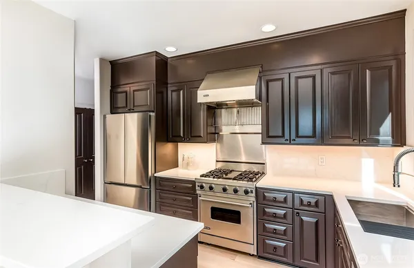 $6,000 | 21 West Comstock Street, Unit 102, Seattle, WA 98119