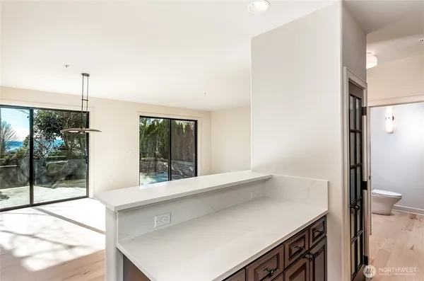 $6,000 | 21 West Comstock Street, Unit 102, Seattle, WA 98119