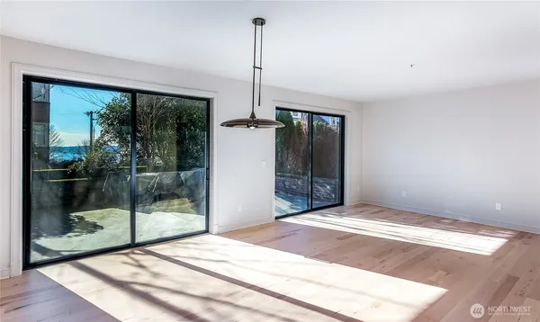 $6,000 | 21 West Comstock Street, Unit 102, Seattle, WA 98119