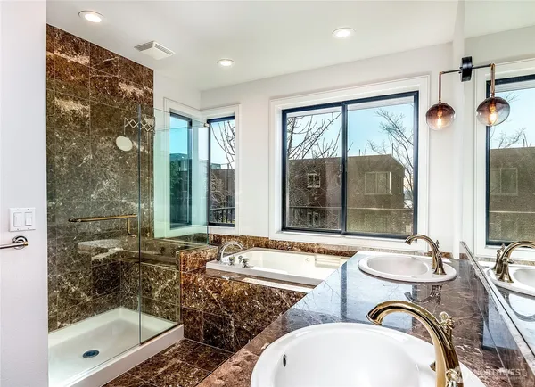 $6,000 | 21 West Comstock Street, Unit 102, Seattle, WA 98119