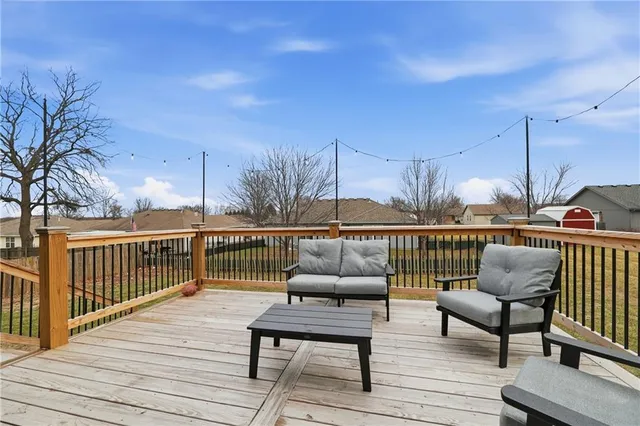 $350,000 | 405 South Monroe Street, Raymore, MO 64083