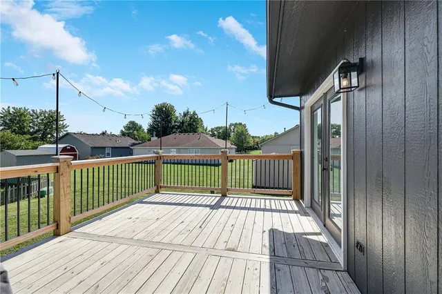 $350,000 | 405 South Monroe Street, Raymore, MO 64083