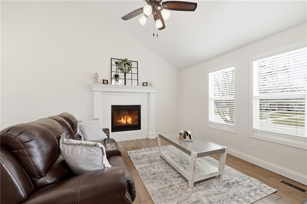 405 South Monroe Street Raymore, MO 64083 - Photo 2 of 21