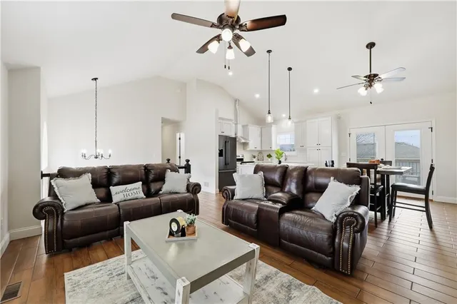 $350,000 | 405 South Monroe Street, Raymore, MO 64083