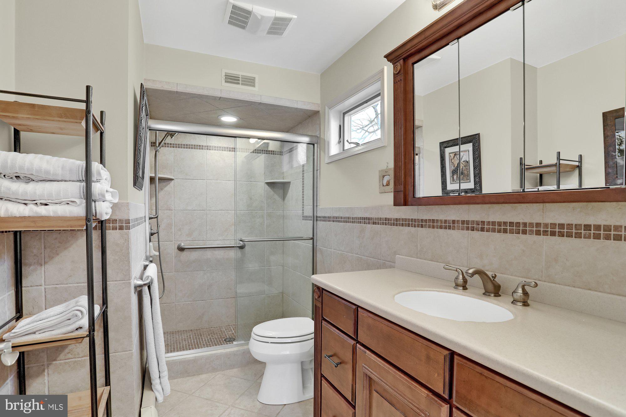 1324 Michael Road Jenkintown, PA 19046 - Photo 19 of 39 In-law-suite full bath