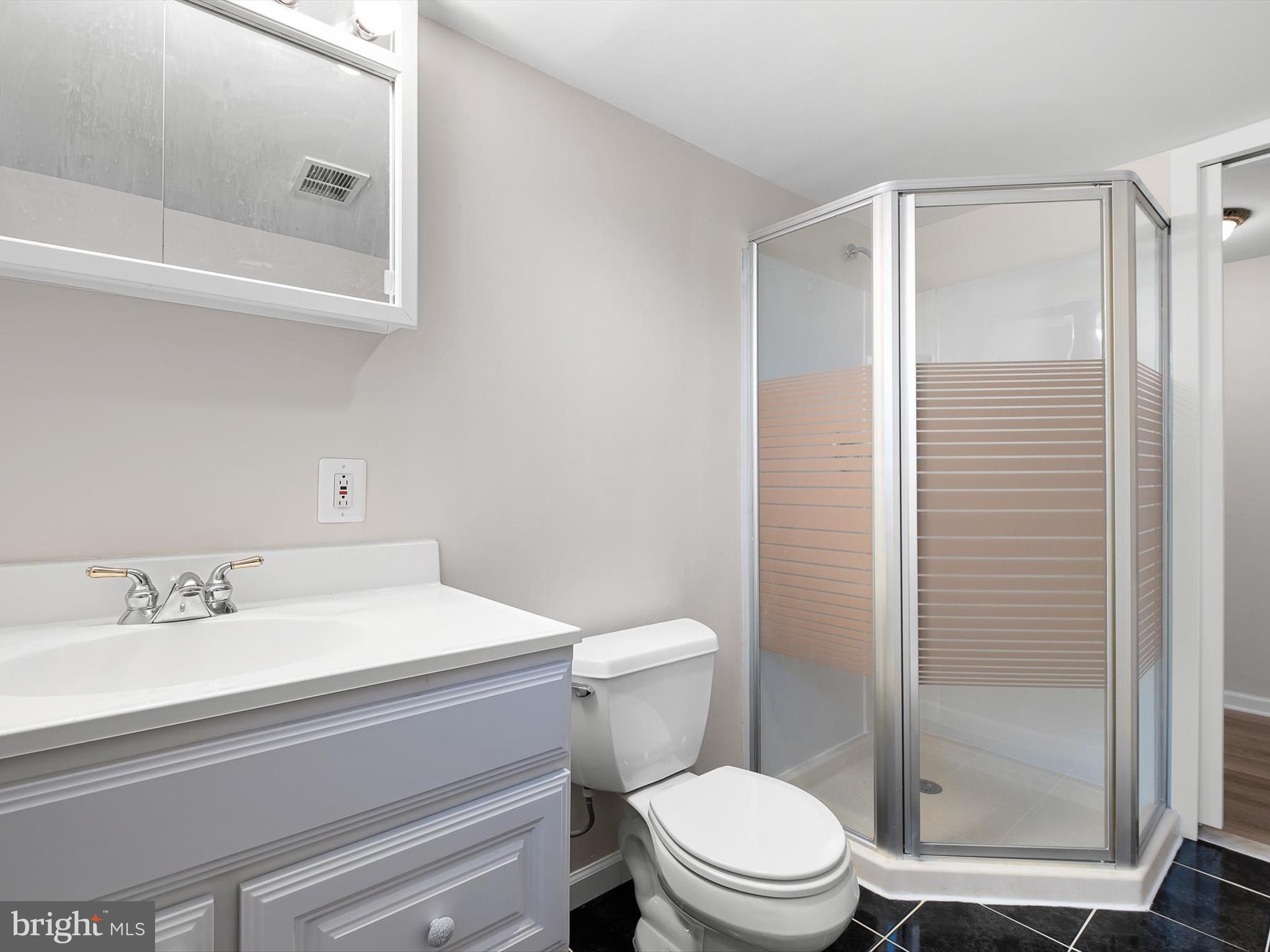 2114 Wrexham Road Wilmington, DE 19810 - Photo 15 of 27 LL full bathroom