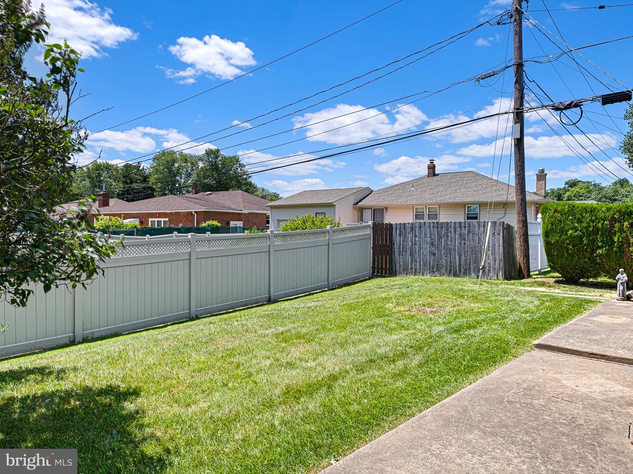 2114 Wrexham Road Wilmington, DE 19810 - Photo 23 of 27 Patio and yard