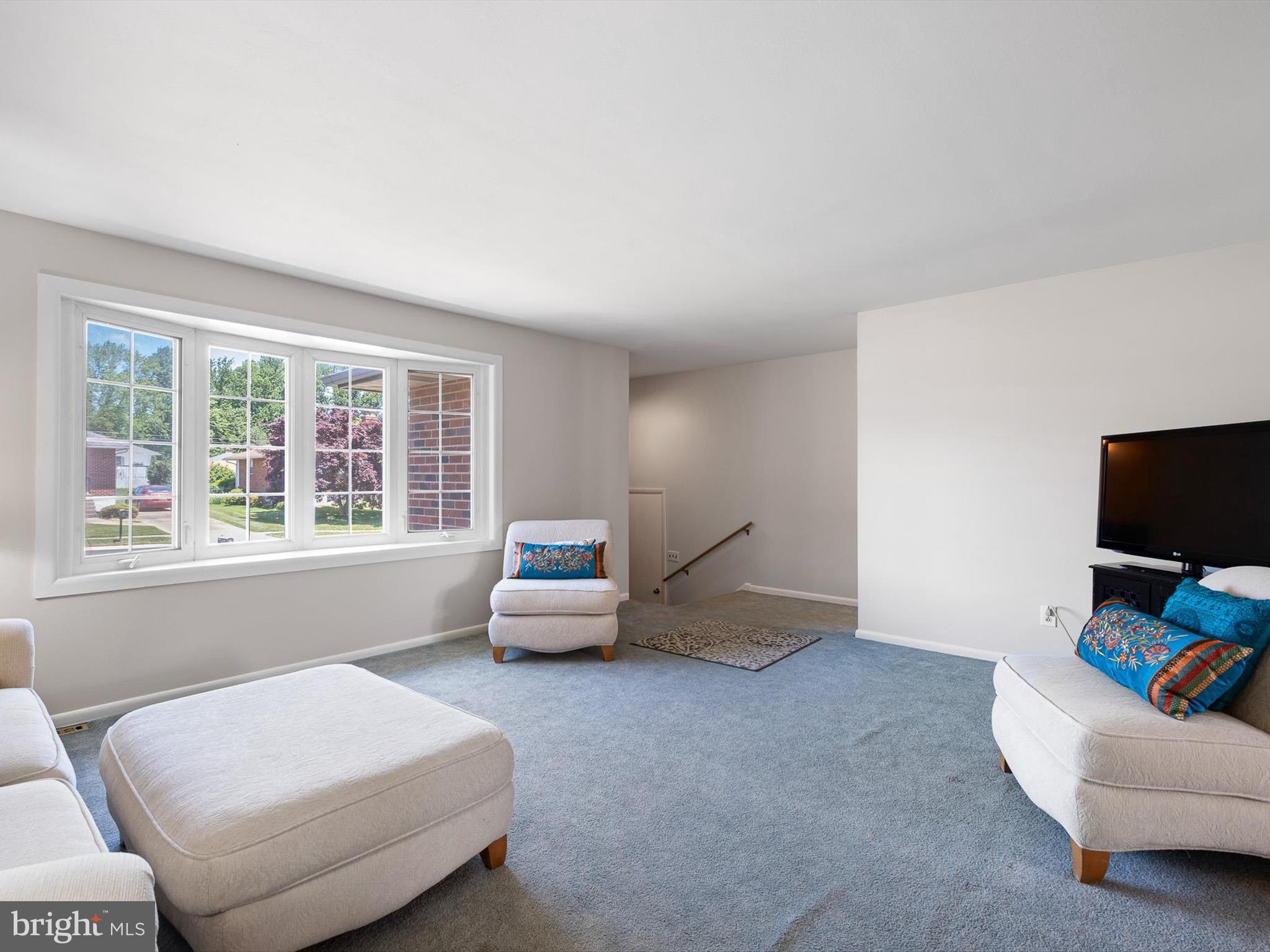 2114 Wrexham Road Wilmington, DE 19810 - Photo 4 of 27 Beautiful living room with bow window
