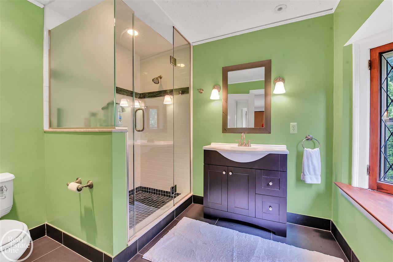1403 Yorkshire Road Grosse Pointe, MI 48230 - Photo 18 of 38 50023248-17.JPG