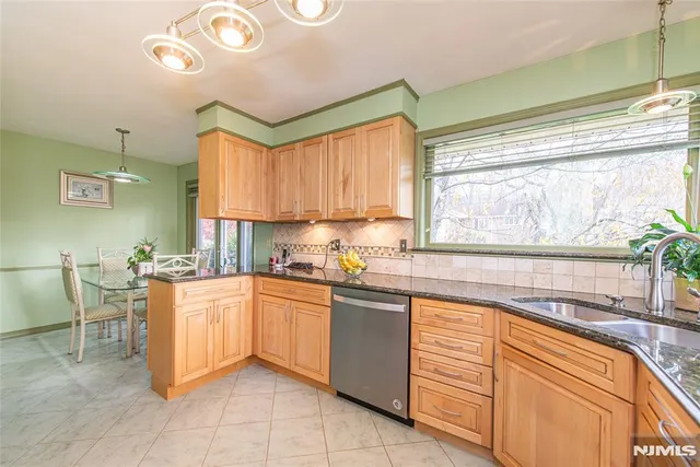 $699,999 | 7 Wedgewood Drive, West Orange, NJ 07052