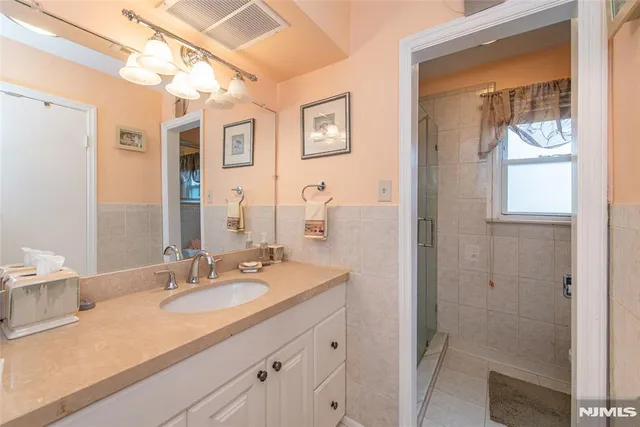 $699,999 | 7 Wedgewood Drive, West Orange, NJ 07052