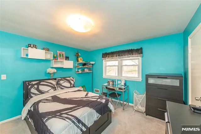 $699,999 | 7 Wedgewood Drive, West Orange, NJ 07052