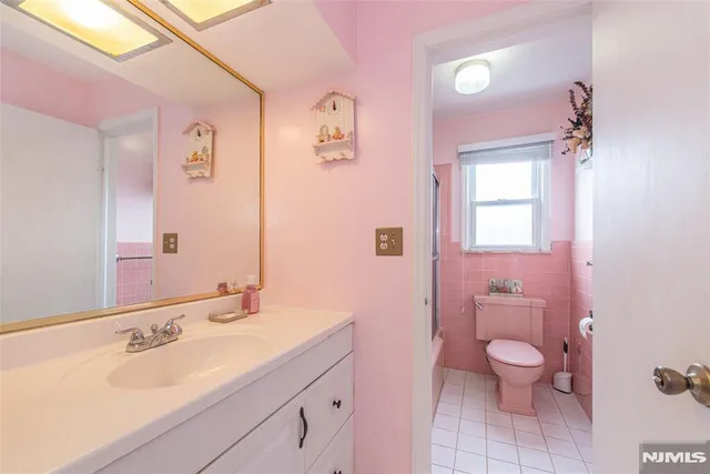 $699,999 | 7 Wedgewood Drive, West Orange, NJ 07052