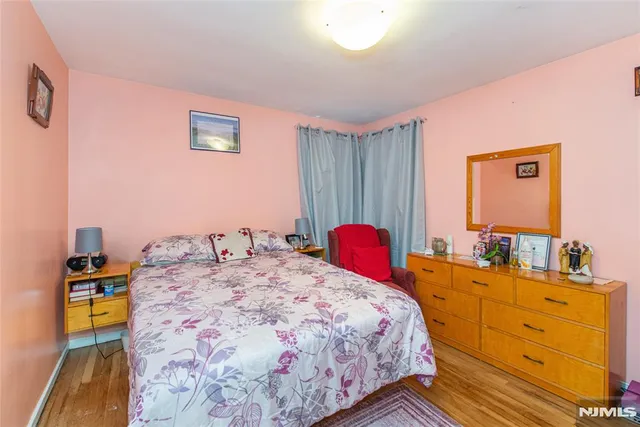 $699,999 | 7 Wedgewood Drive, West Orange, NJ 07052