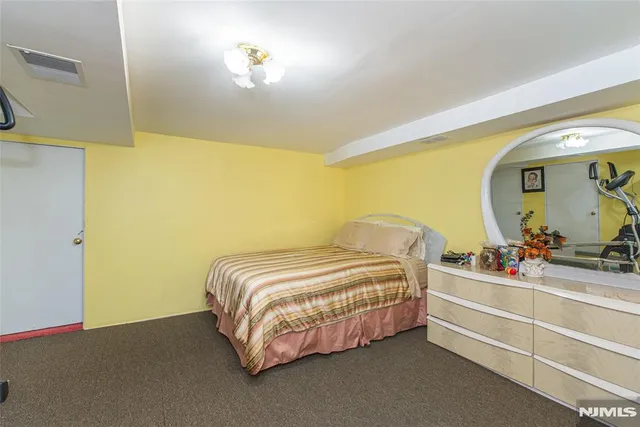 $699,999 | 7 Wedgewood Drive, West Orange, NJ 07052