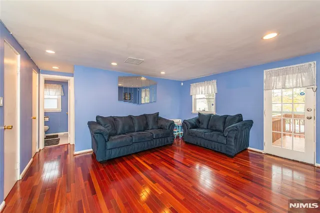 $699,999 | 7 Wedgewood Drive, West Orange, NJ 07052