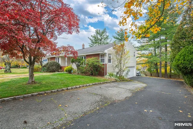 $699,999 | 7 Wedgewood Drive, West Orange, NJ 07052