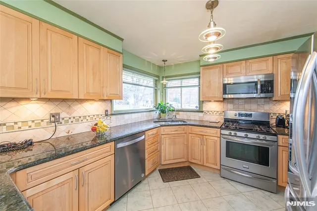 $699,999 | 7 Wedgewood Drive, West Orange, NJ 07052