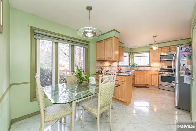 $699,999 | 7 Wedgewood Drive, West Orange, NJ 07052