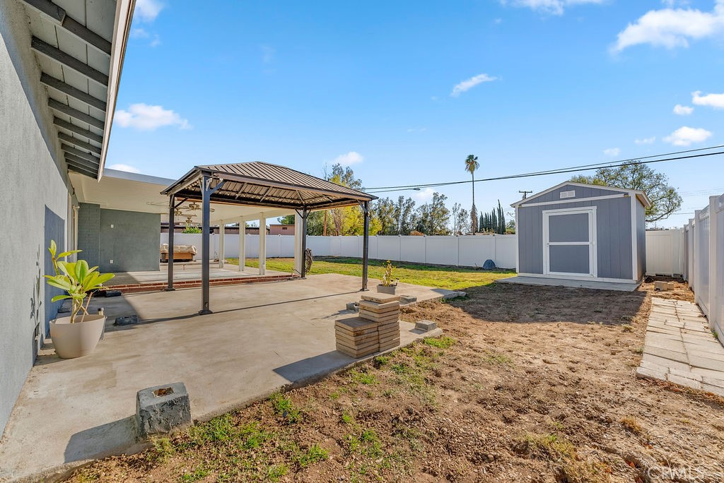 3540 Cannes Avenue Riverside, CA 92501 - Photo 31 of 32 a view of a house with backyard and sitting area