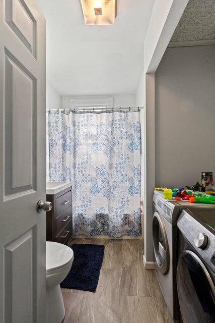 2139 North 18th Street, Unit 2139A/2141 Milwaukee, WI 53205 - Photo 12 of 25 Bath unit 2 second
