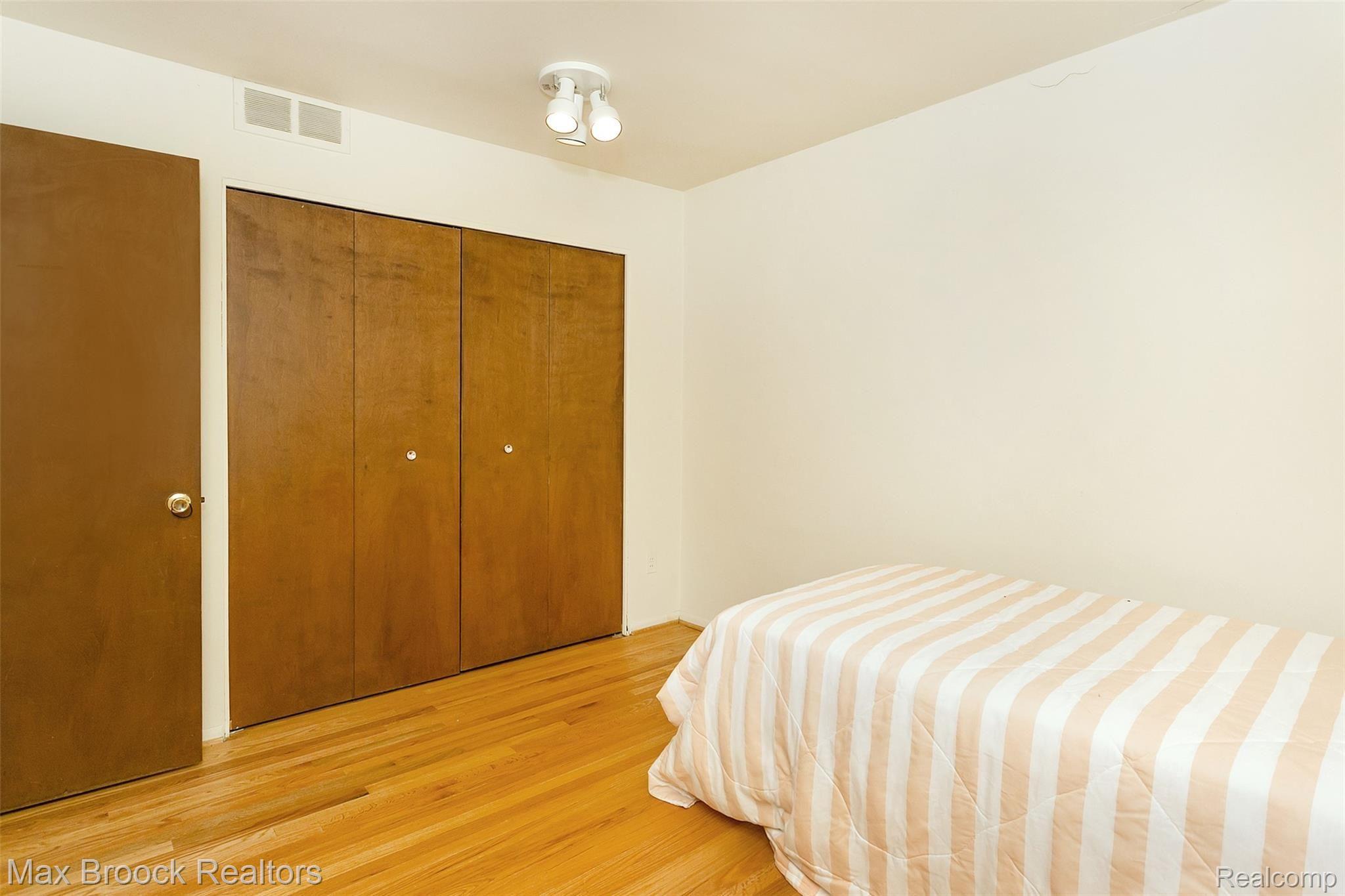 4030 West 13 Mile Road, Unit 2 Royal Oak, MI 48073 - Photo 14 of 22 13 Mile-14.jpg