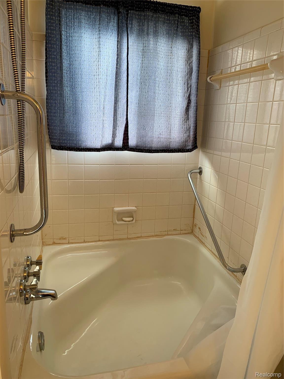 24301 Kelly Road, Unit 119 Eastpointe, MI 48021 - Photo 8 of 10 IMG_8286.jpg