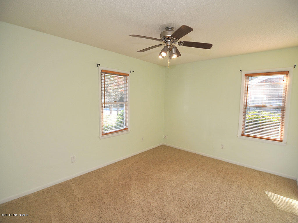 817 Spring Valley Road Wilmington, NC 28405 - Photo 13 of 21 BR2-2