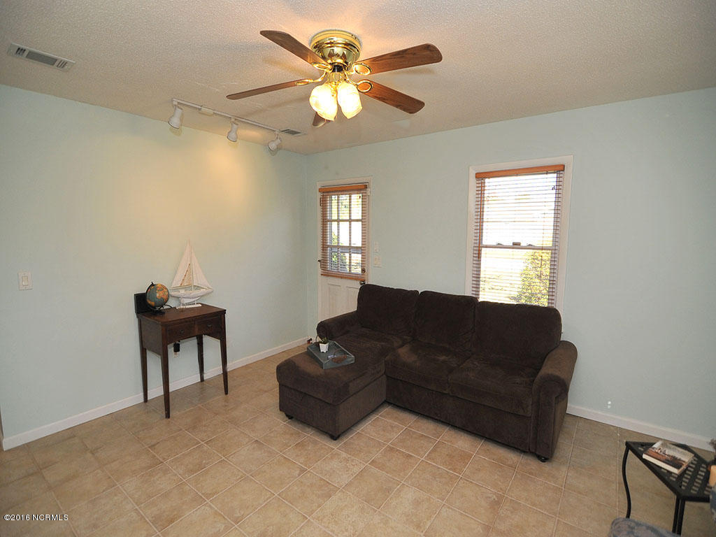 817 Spring Valley Road Wilmington, NC 28405 - Photo 5 of 21 Family 3