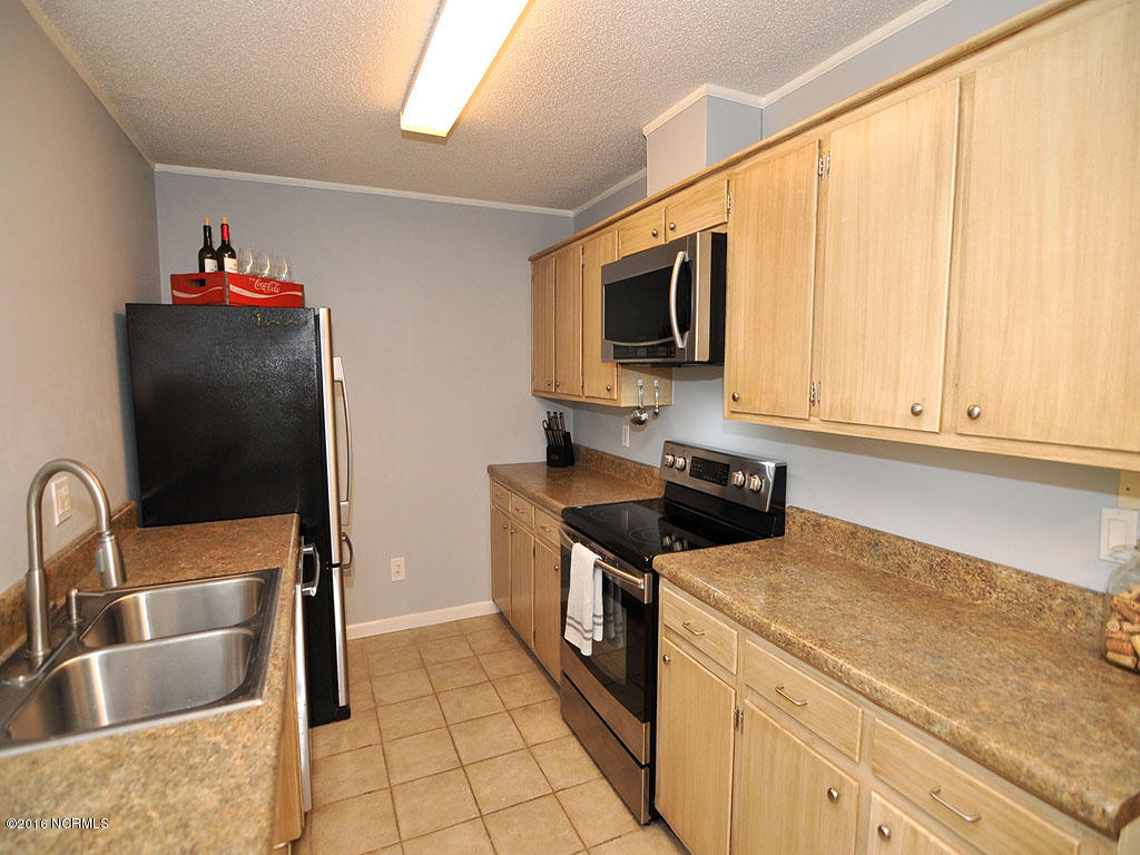 817 Spring Valley Road Wilmington, NC 28405 - Photo 8 of 21 Kitchen