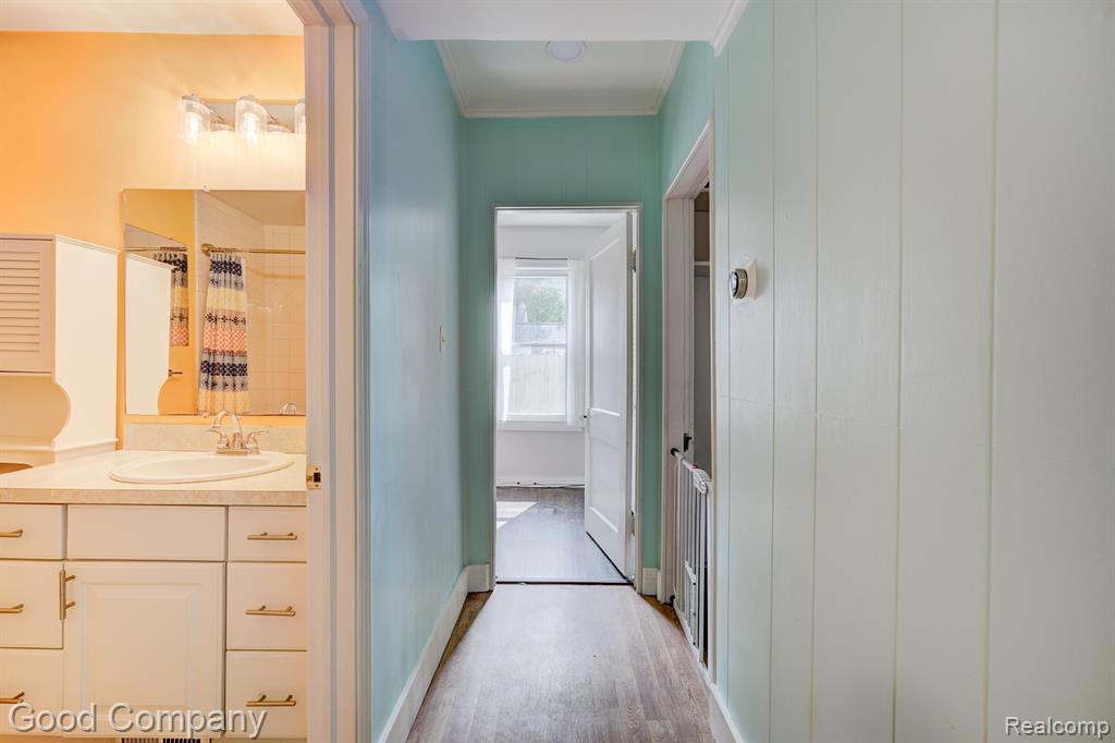 585 Roth Boulevard Clawson, MI 48017 - Photo 18 of 39