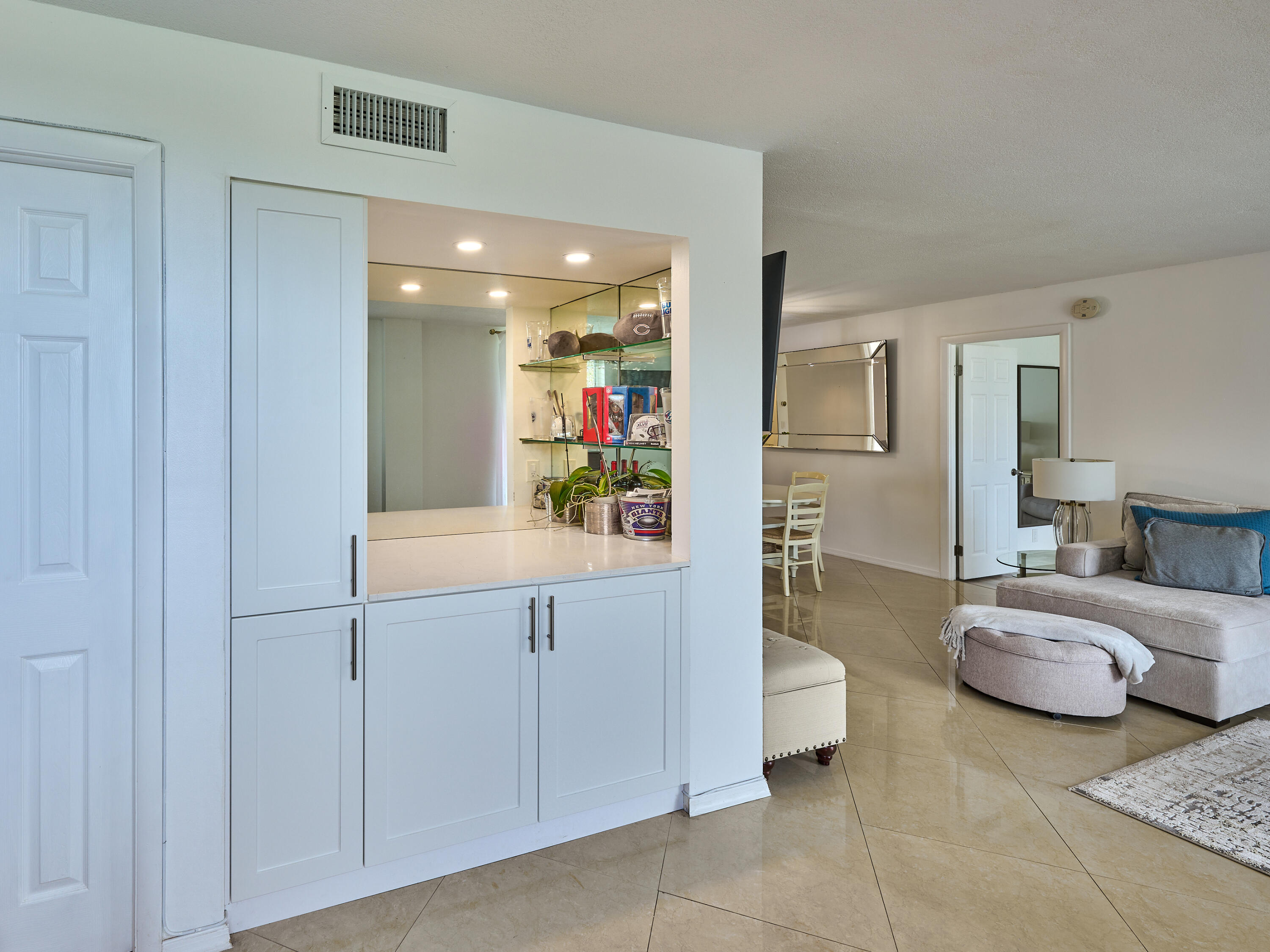 299 Northwest 52nd Terrace, Unit 317 Boca Raton, FL 33487 - Photo 19 of 36 Living room/Den